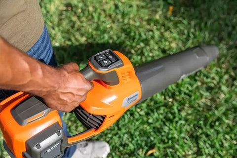 Husqvarna 350iB Leaf Blaster (battery and charger included)