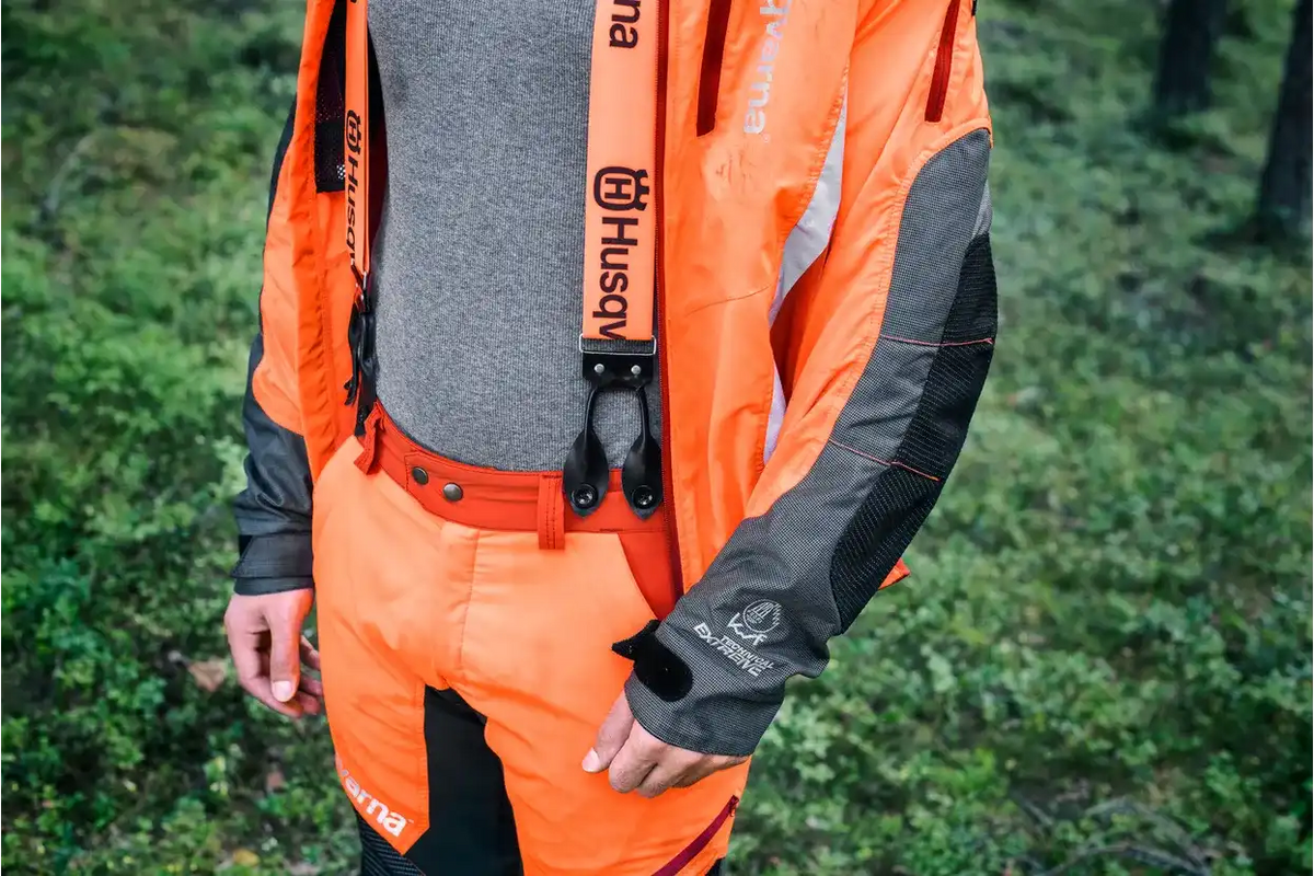 Suspenders (buttons) for chainsaw pants